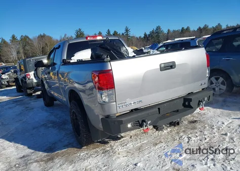 2010 Toyota Tundra Grade 5.7L V8 z USA, uszkodzony, nr VIN 5TFUY5F11AX147248